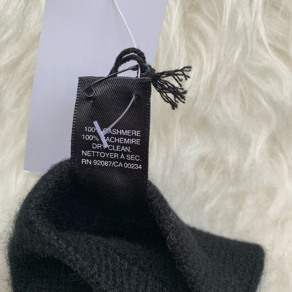 SaksFifthAve black gloves 100% cashmere NWT - Picture 4 of 5